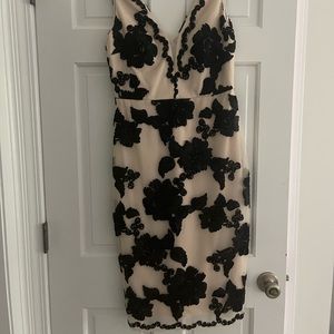 Nicole Miller Black and Tan embroidered dress // size 8